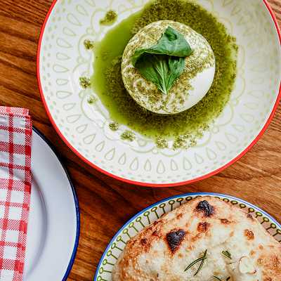 burrata & garlic bread