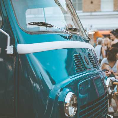 Marie-Antoinette, vintage Renault van